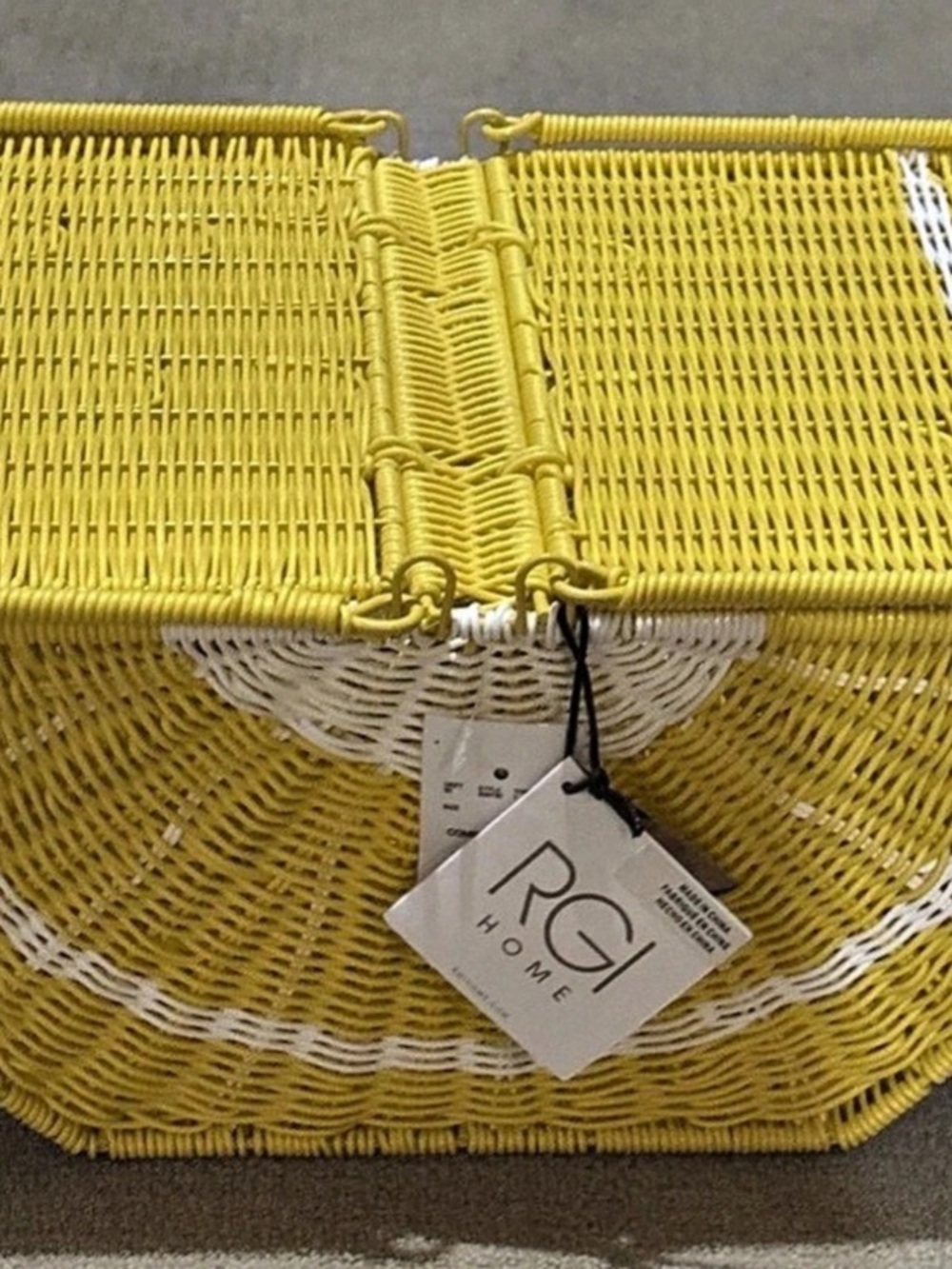 NWT RGI all weather, wicker picnic basket